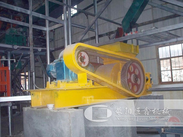 對(duì)輥制砂機(jī)現(xiàn)場